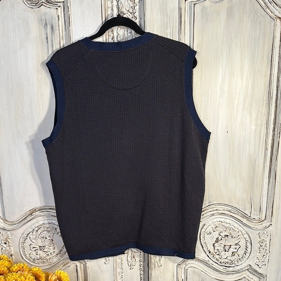 Jos. A. Bank Men’s Blue and Brown Houndstooth Sweater Vest - Picture 5 of 9